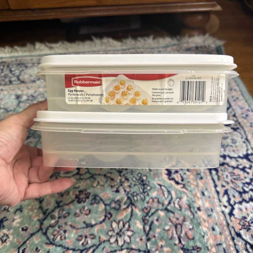 2 Rubbermaid Servin Saver Deviled Egg Container 4910 Almond Lid Holds 20 Eggs